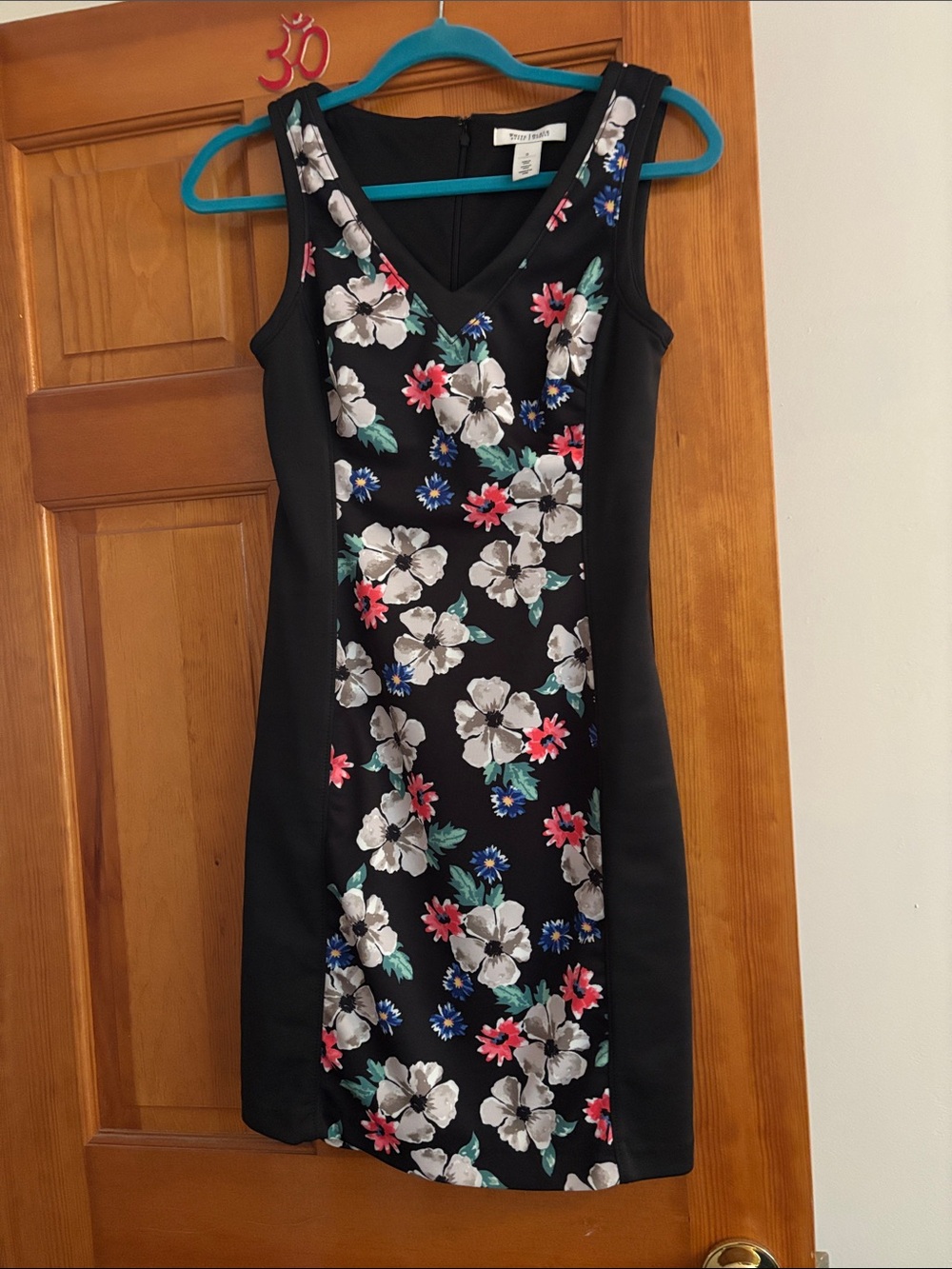 White House Black Market Black Floral V-Neck Sheath Dress